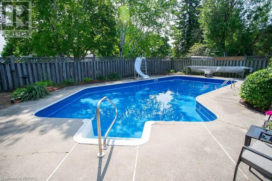 6 BERKLEY Crescent
