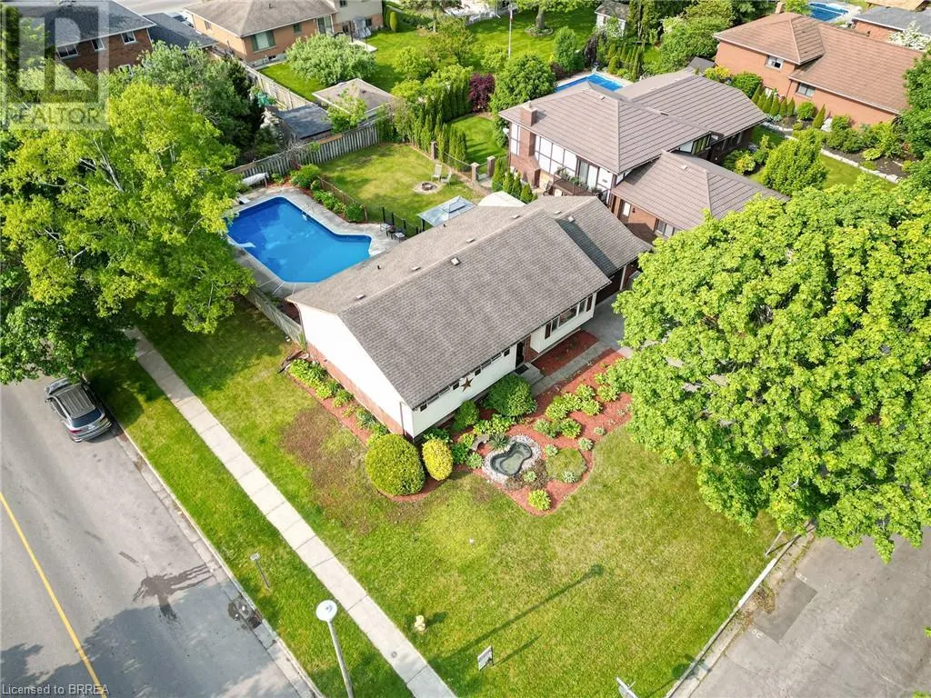 6 BERKLEY Crescent