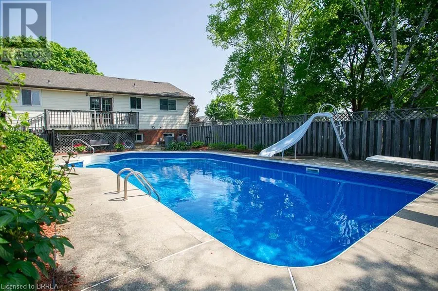 6 BERKLEY Crescent