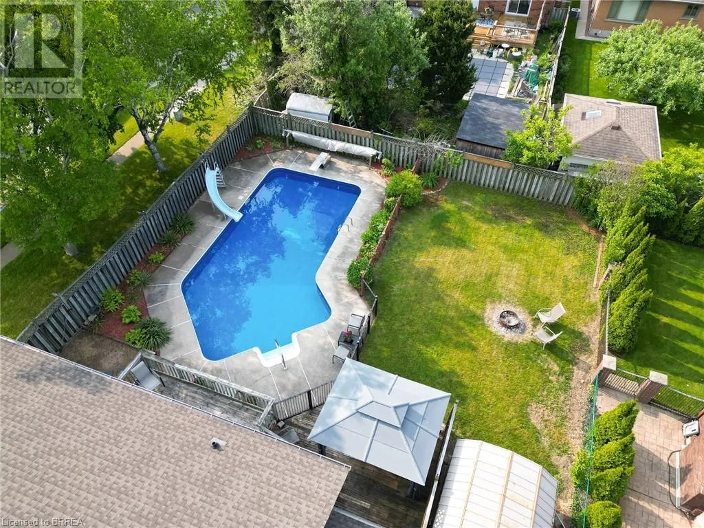 6 BERKLEY Crescent
