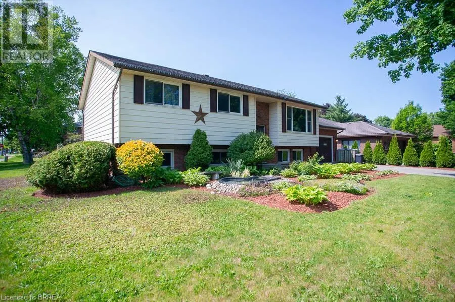 6 BERKLEY Crescent