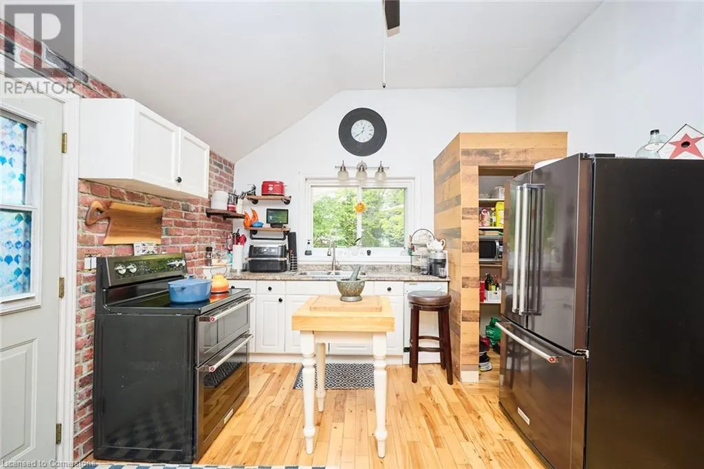 14 BETTS Avenue