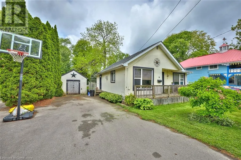 14 BETTS Avenue