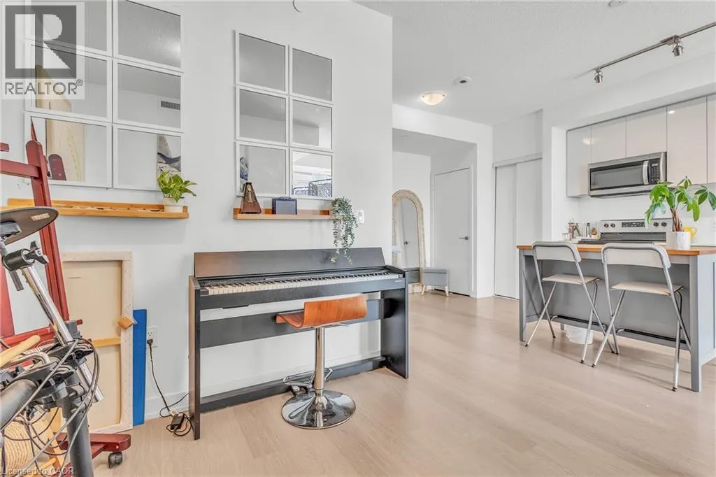 859 THE QUEENSWAY Unit# 412, #412