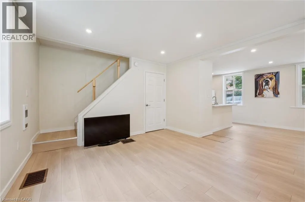 46 WELLINGTON ROAD 19