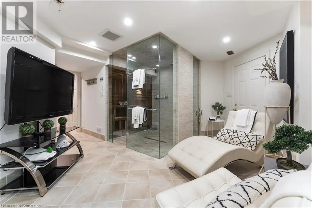 90 RIDGE Road W