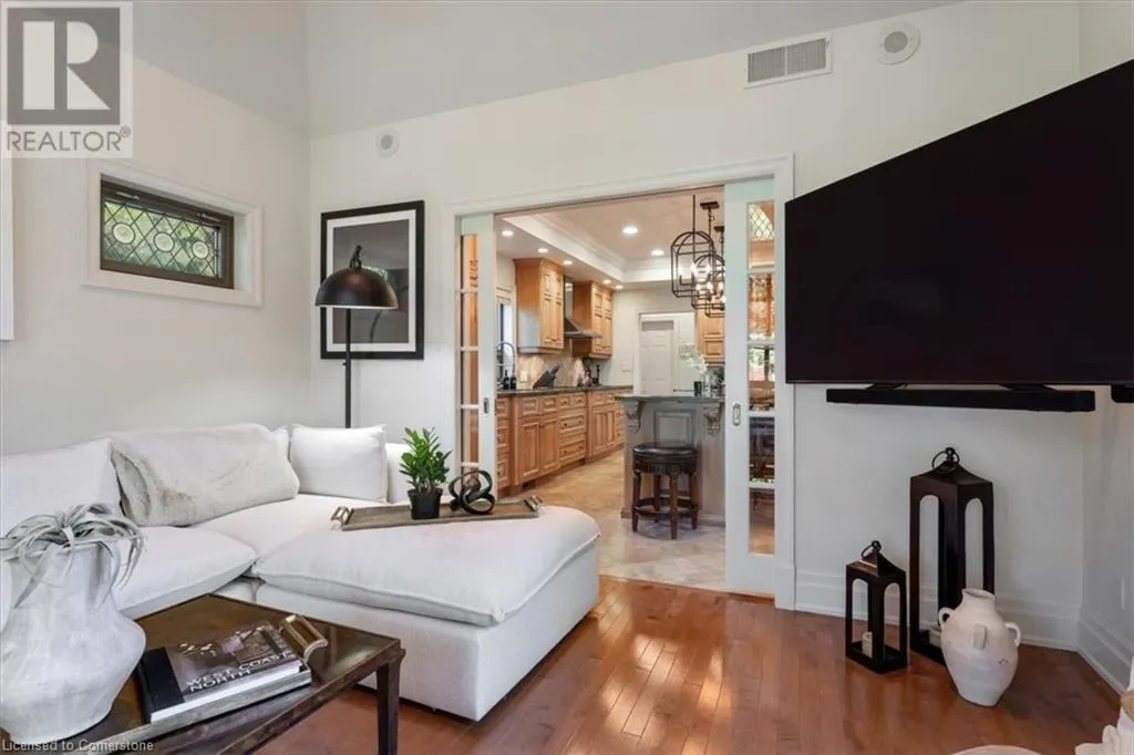 90 RIDGE Road W