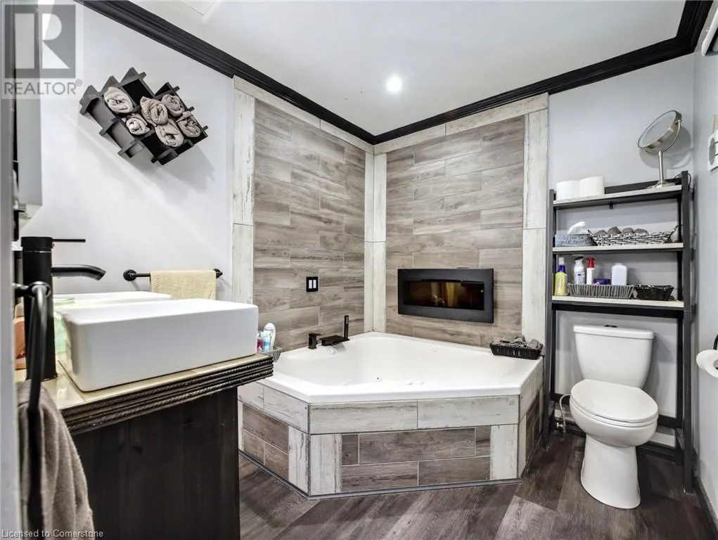 8 WESTGATE Circle