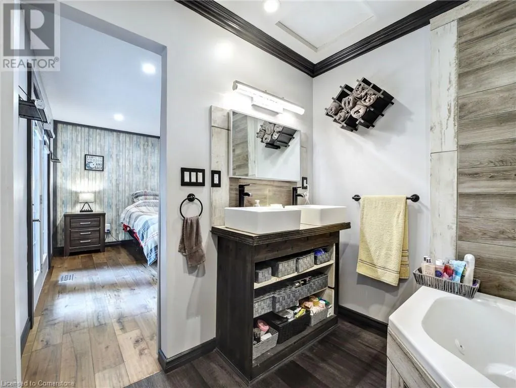 8 WESTGATE Circle