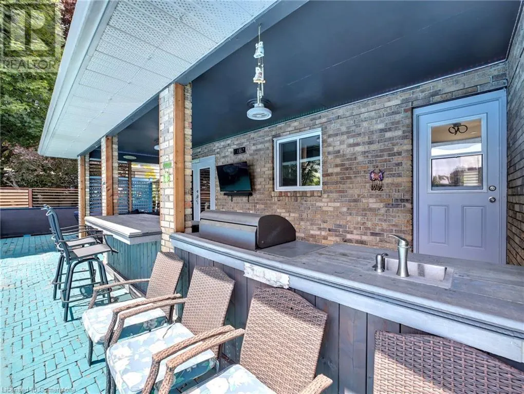 8 WESTGATE Circle