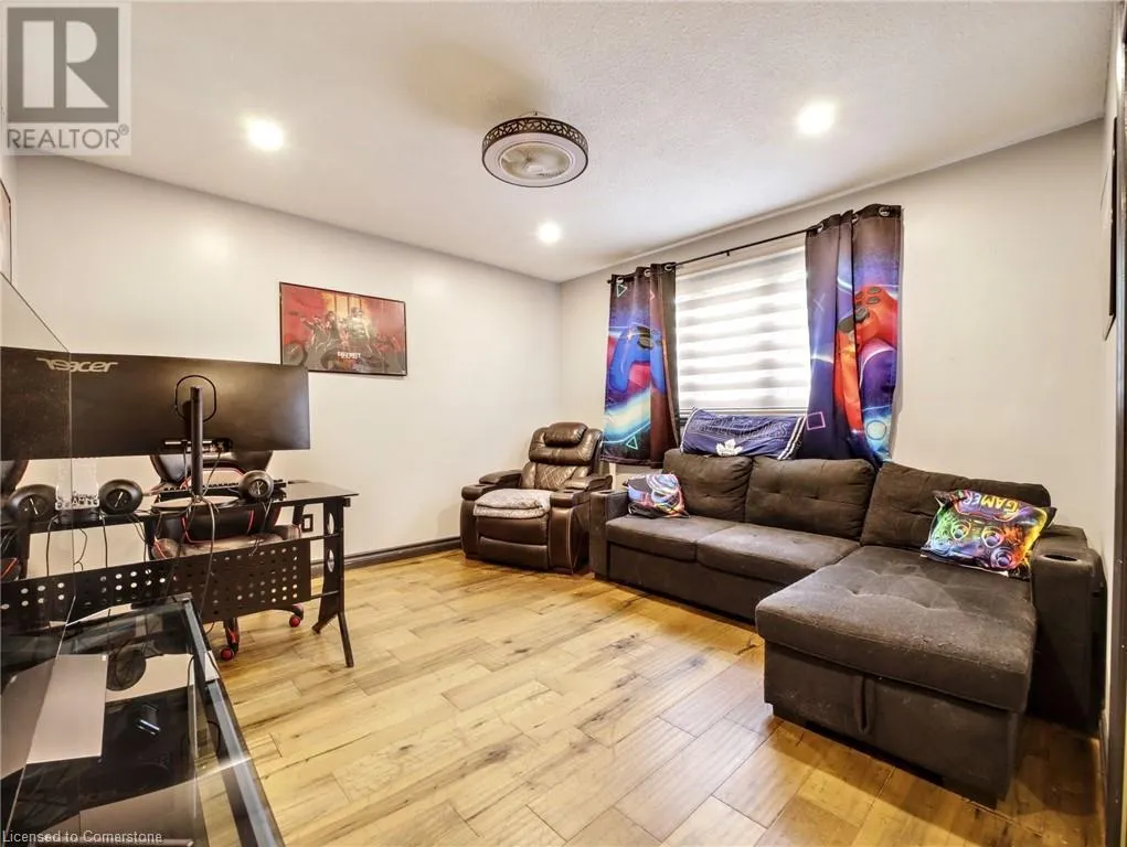 8 WESTGATE Circle