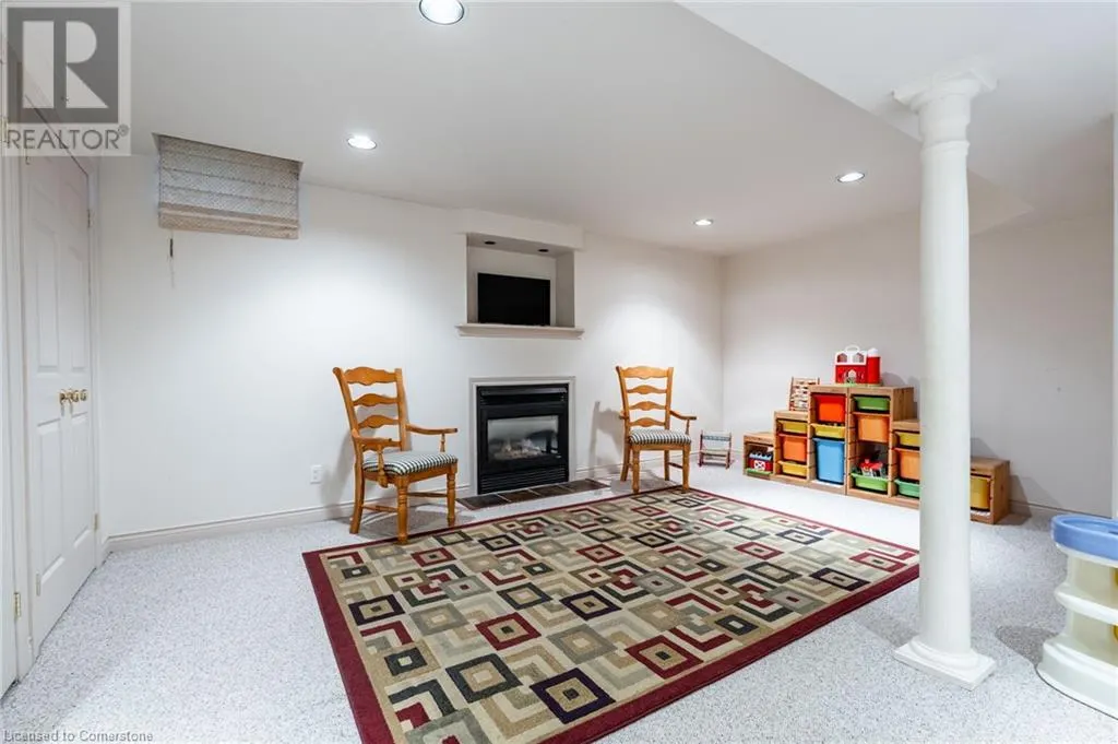 38 FELLOWES Crescent