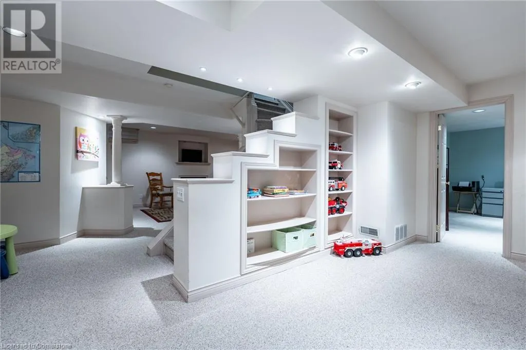 38 FELLOWES Crescent