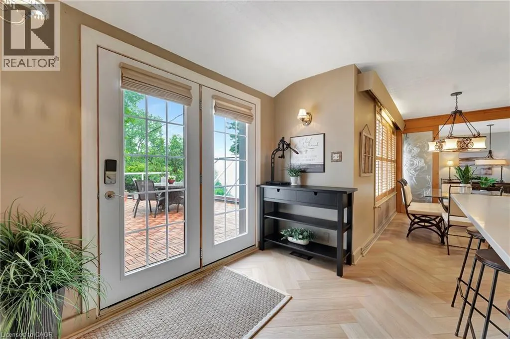 5 ORCHARD Crescent