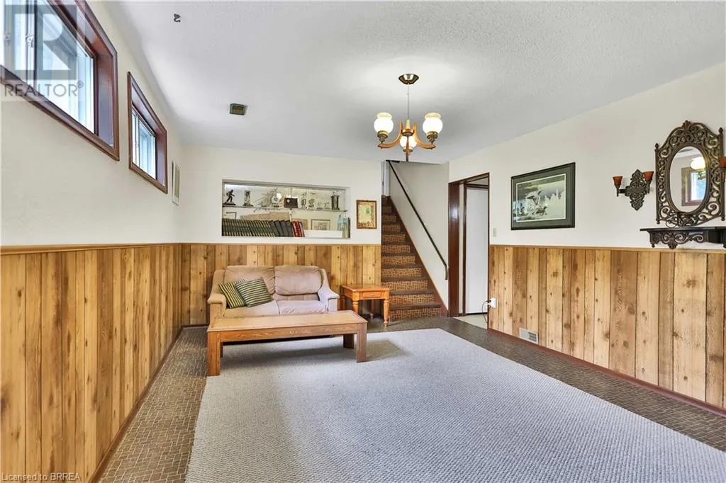 167 GOVERNORS Road E