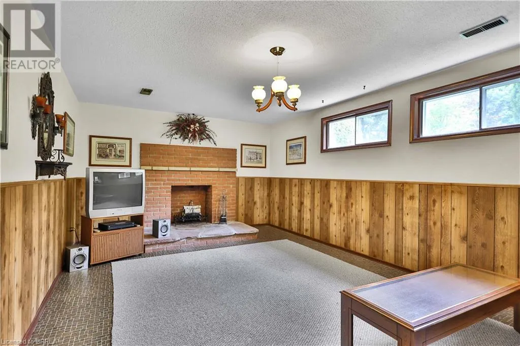 167 GOVERNORS Road E