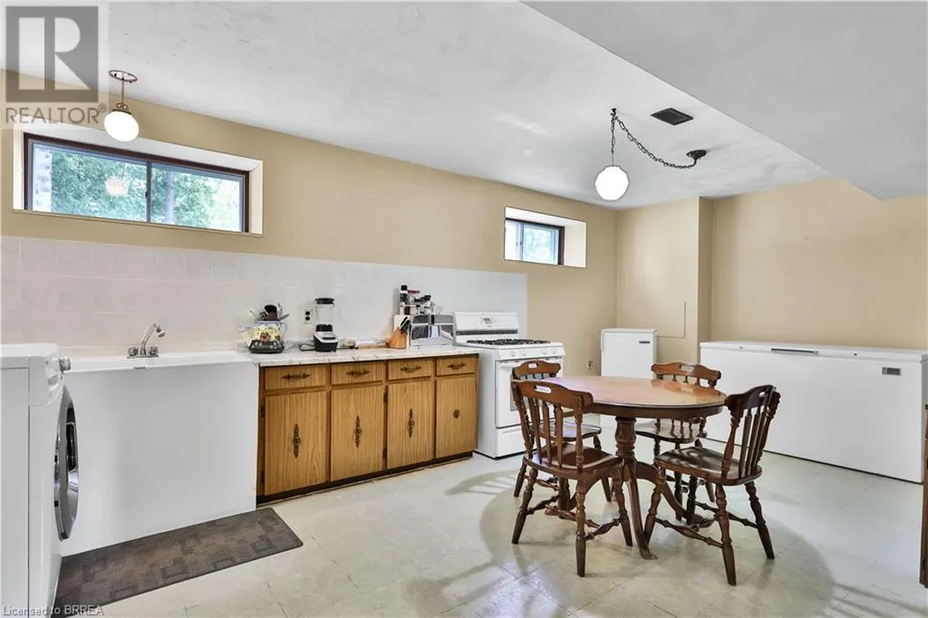 167 GOVERNORS Road E