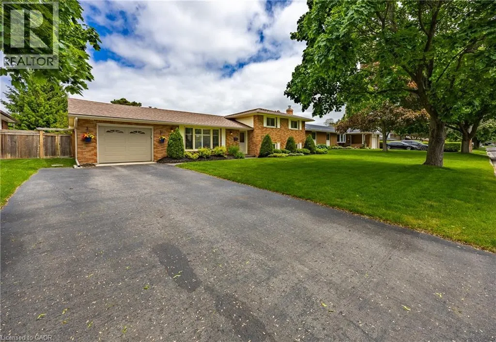 43 BERKLEY Crescent