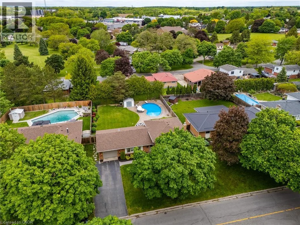 43 BERKLEY Crescent