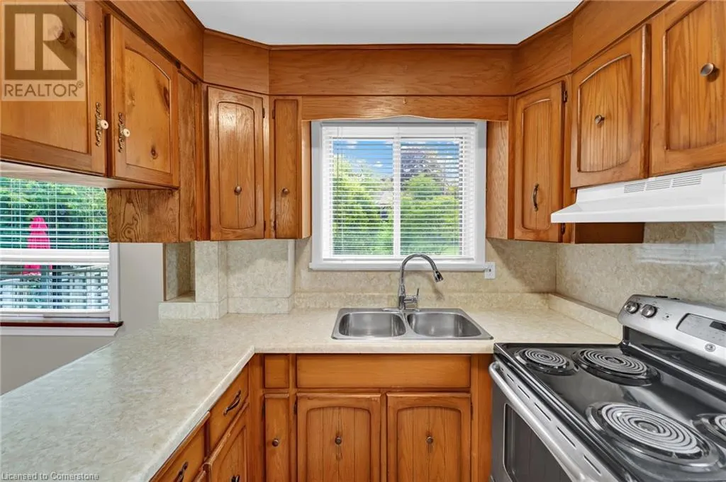 104 WAVERLEY Drive