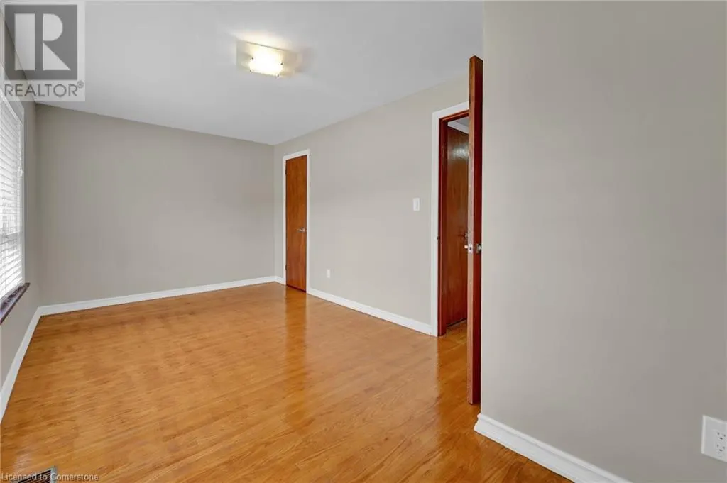 104 WAVERLEY Drive
