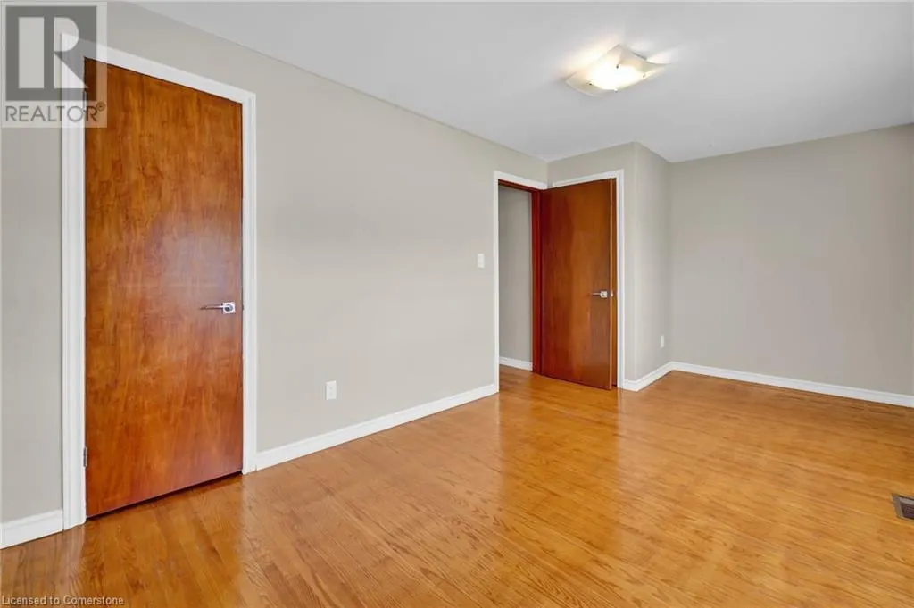 104 WAVERLEY Drive