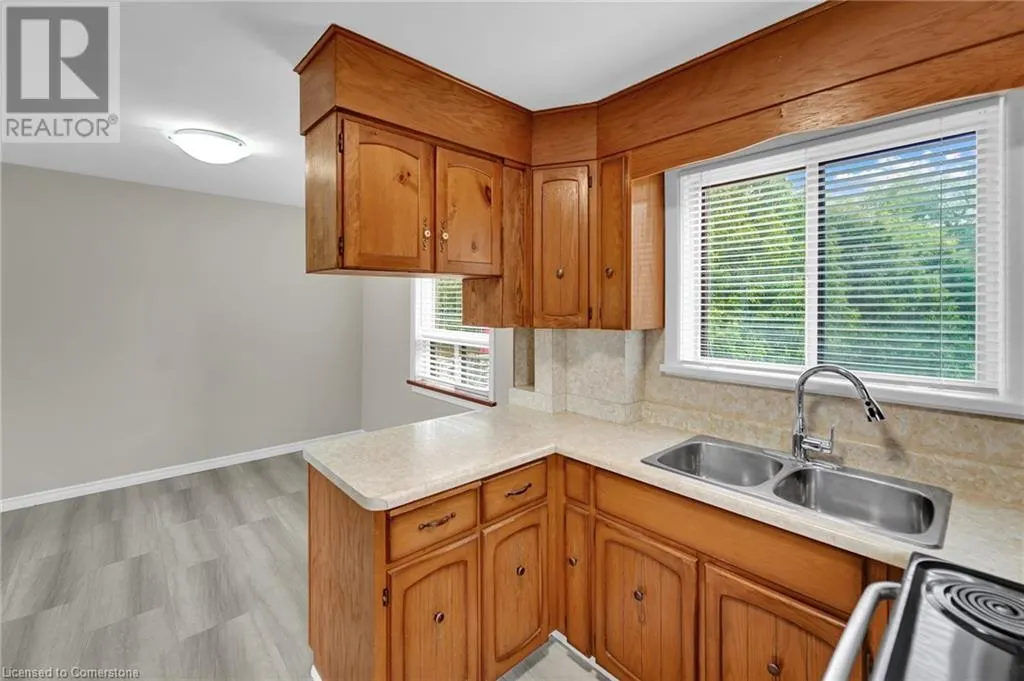 104 WAVERLEY Drive