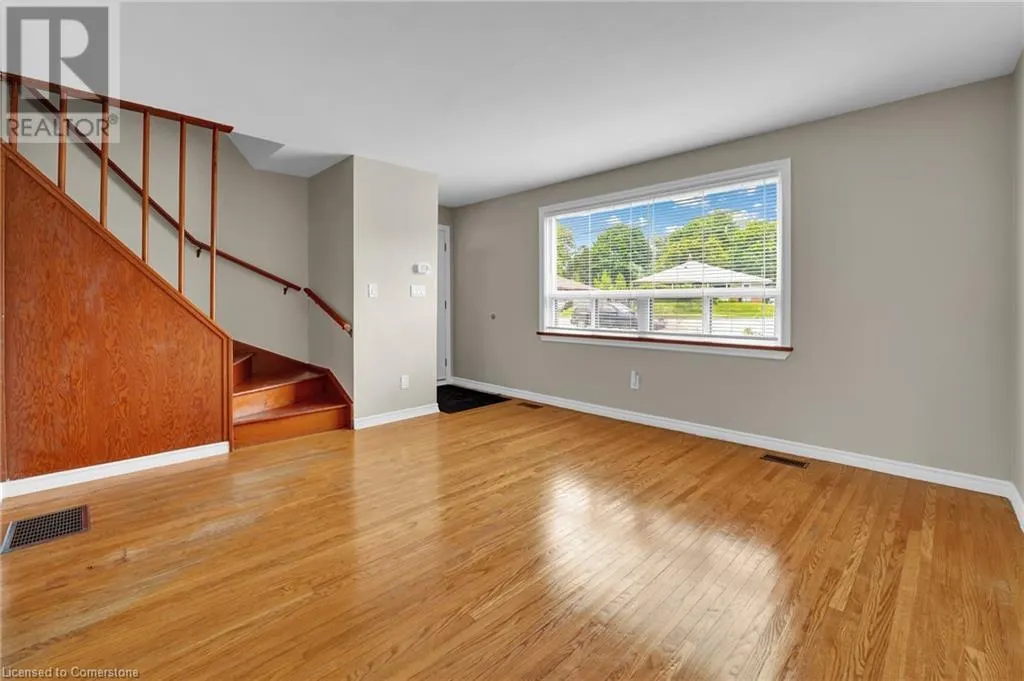 104 WAVERLEY Drive