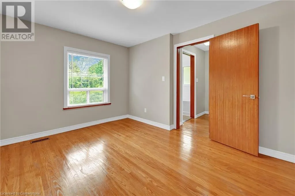104 WAVERLEY Drive