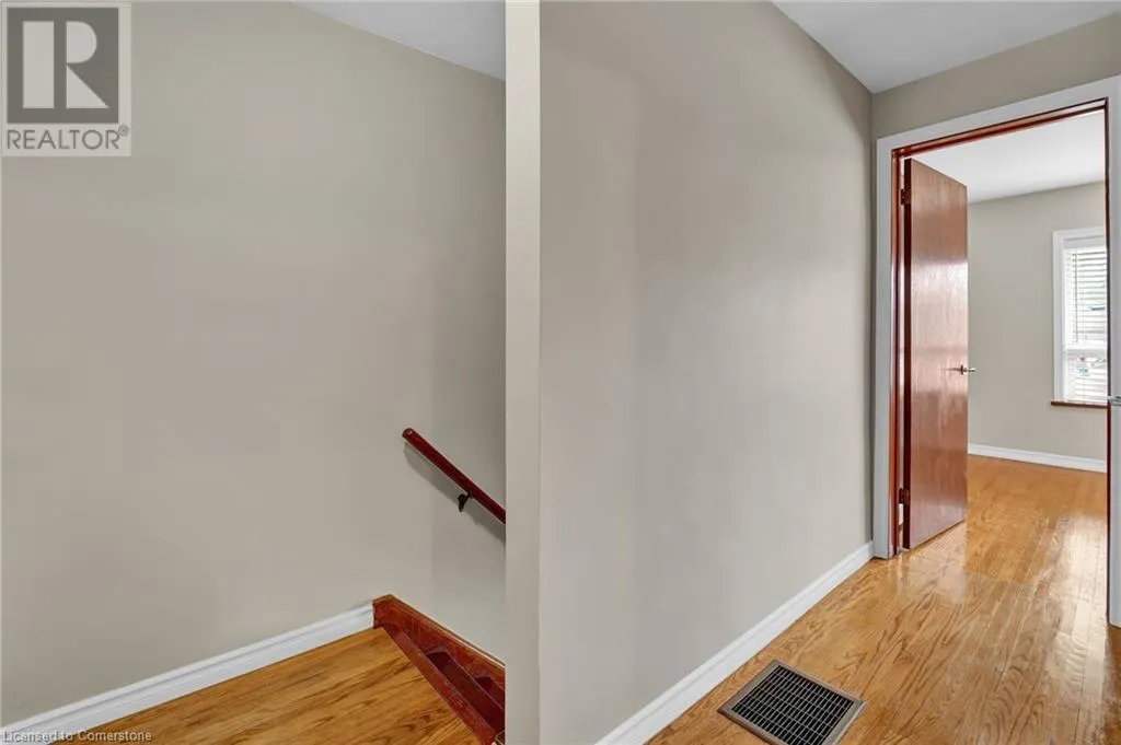 104 WAVERLEY Drive