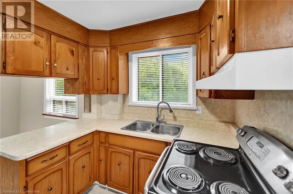 104 WAVERLEY Drive