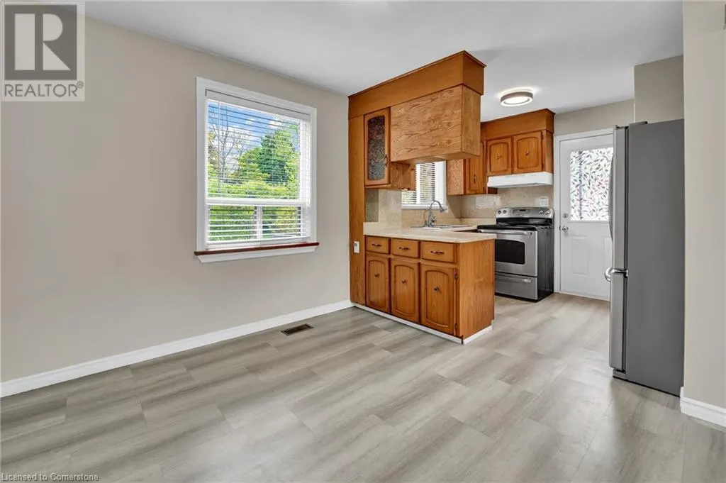 104 WAVERLEY Drive