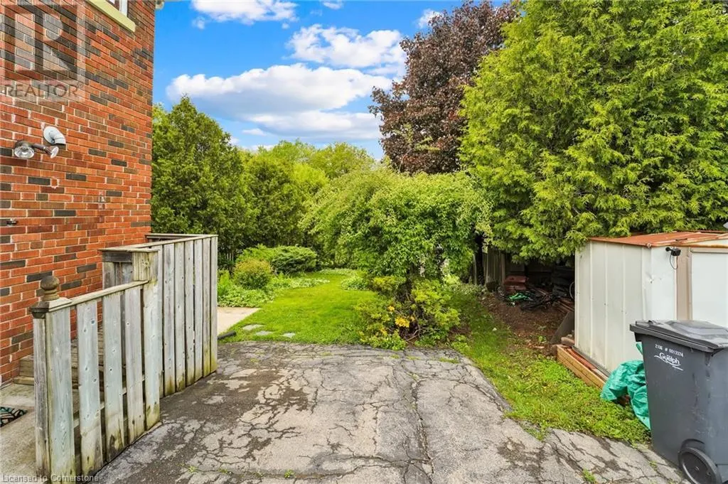 104 WAVERLEY Drive