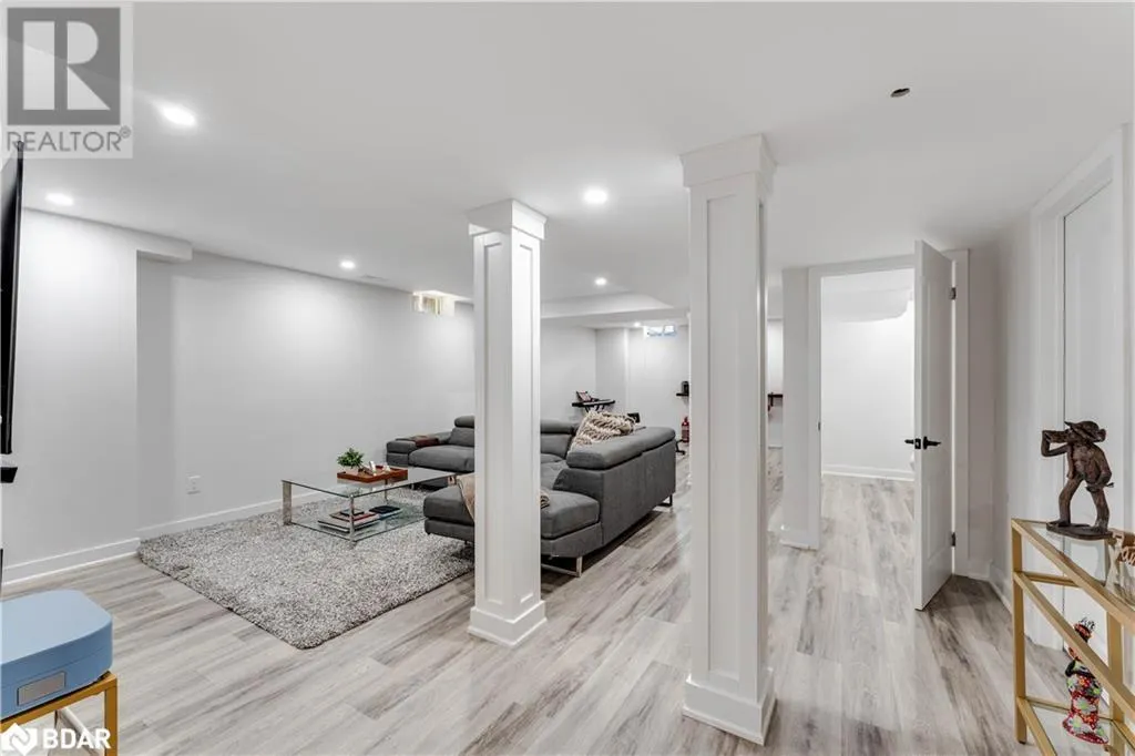 2199 DAWSON CRESCENT