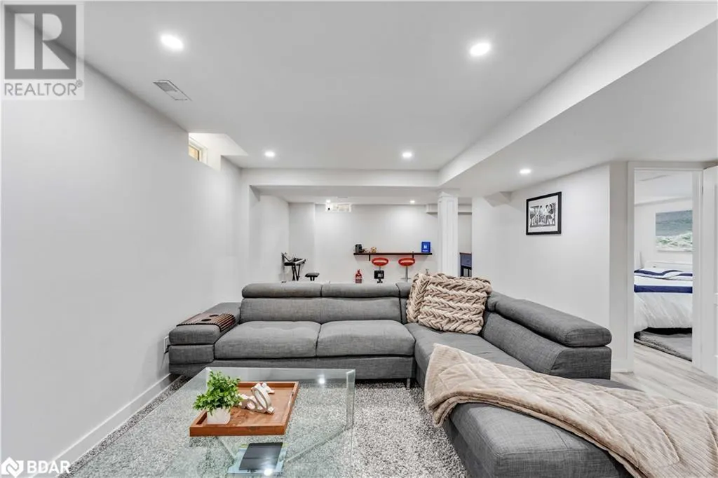 2199 DAWSON CRESCENT
