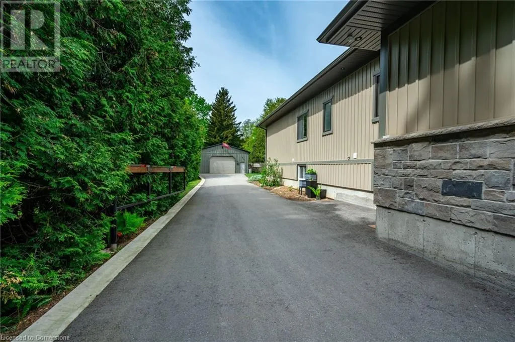 979 GARDEN Lane