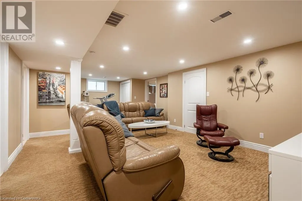 979 GARDEN Lane