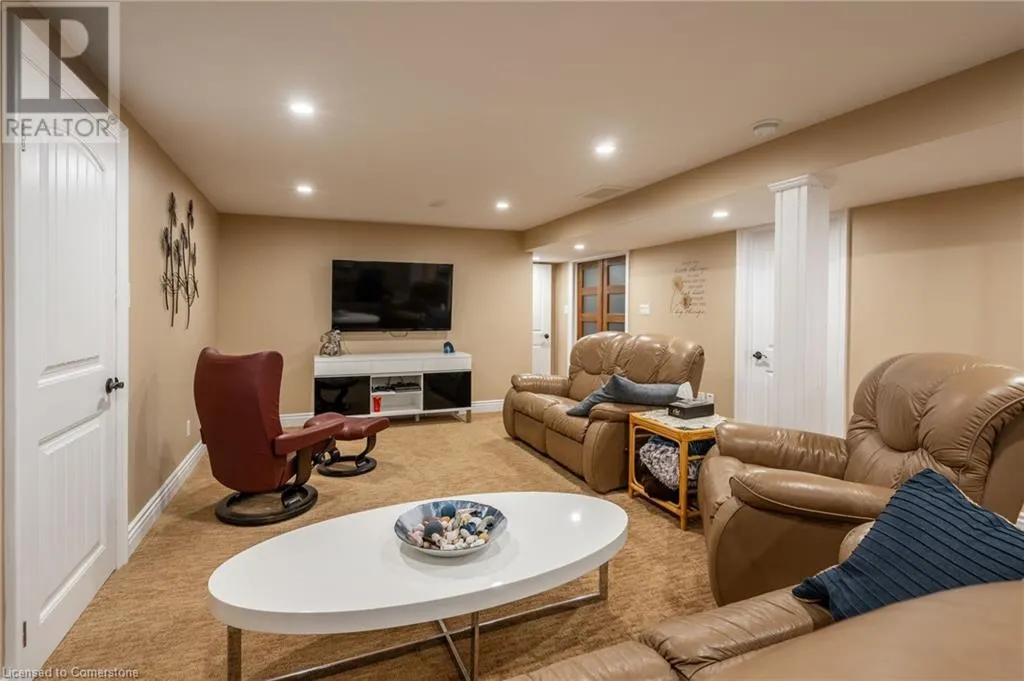 979 GARDEN Lane