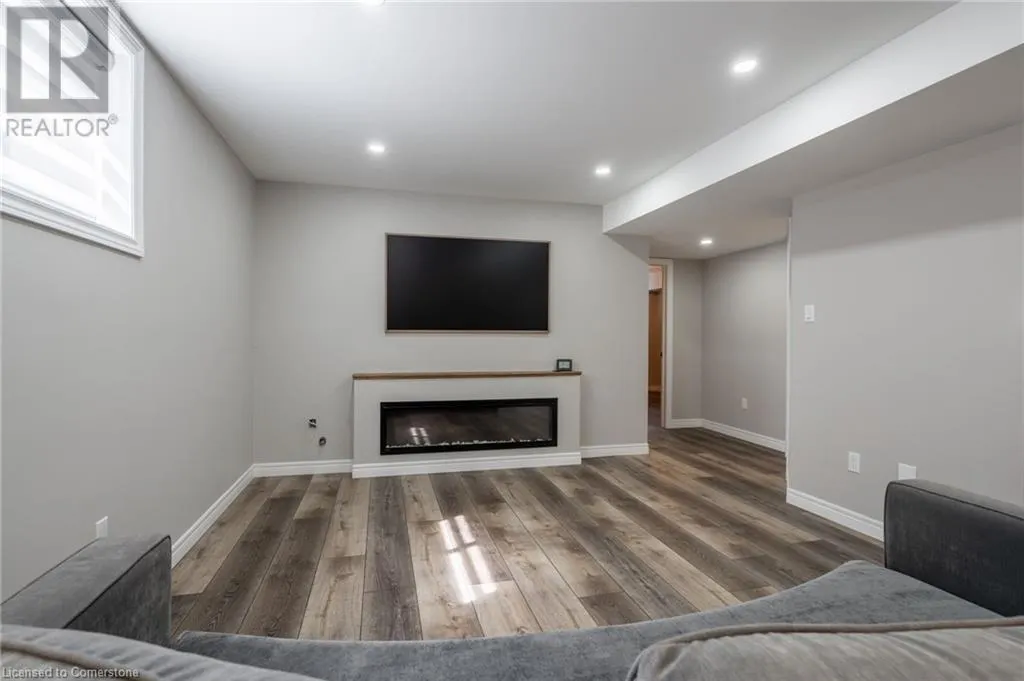 979 GARDEN Lane