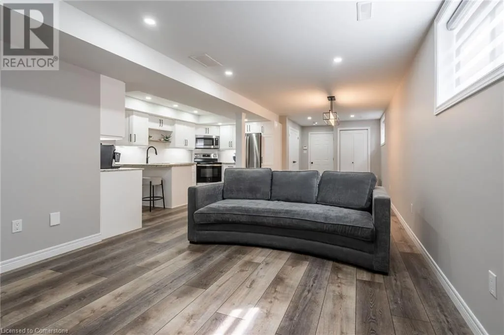 979 GARDEN Lane