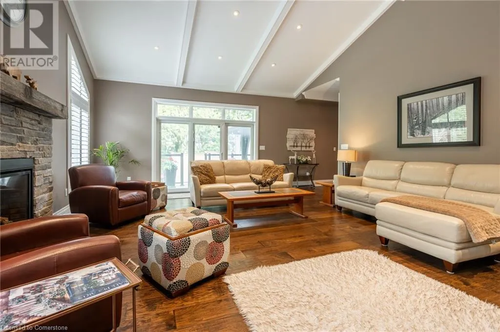 979 GARDEN Lane
