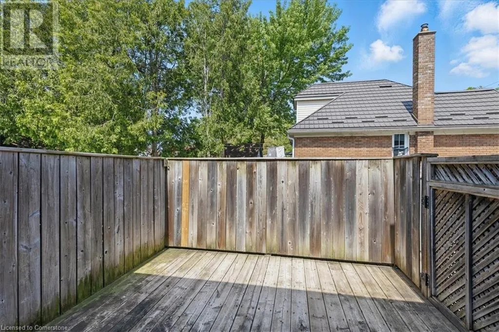 6 HERLAN Avenue
