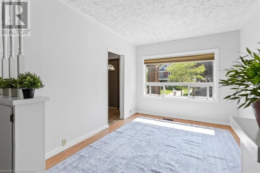 6 HERLAN Avenue