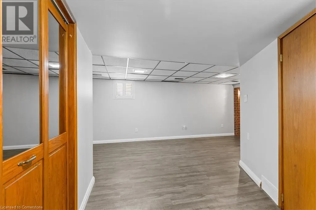 6 HERLAN Avenue