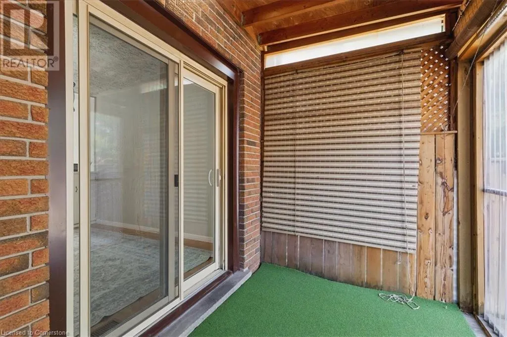 6 HERLAN Avenue