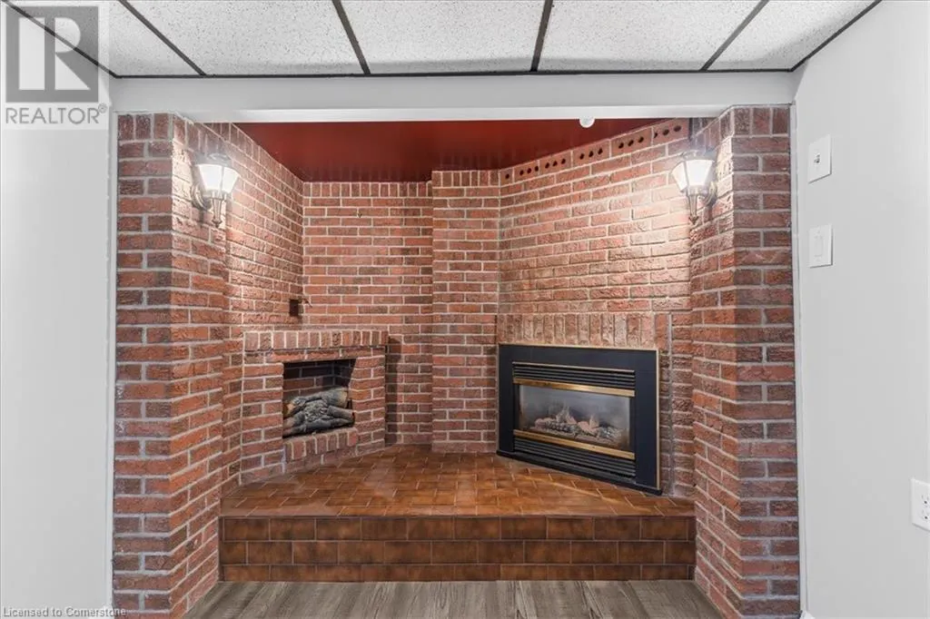 6 HERLAN Avenue