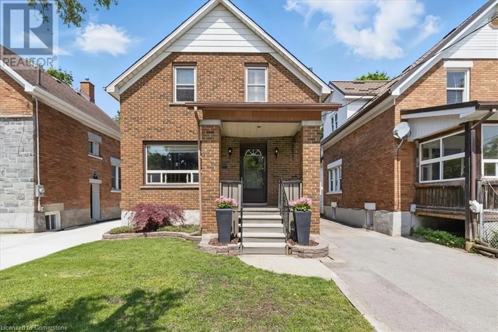 6 HERLAN Avenue