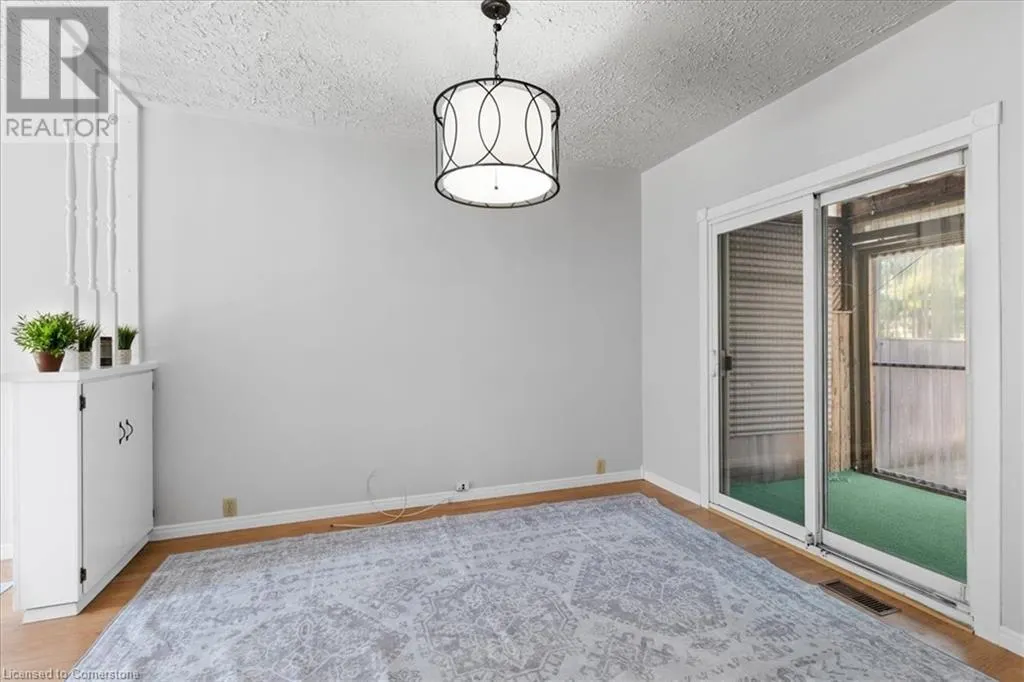6 HERLAN Avenue