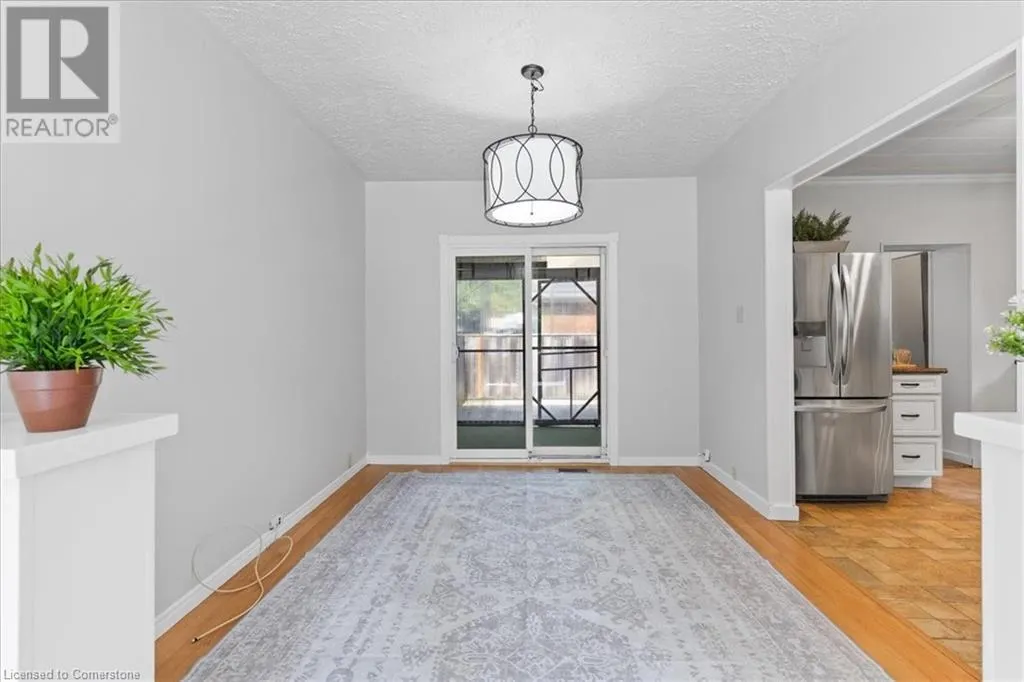 6 HERLAN Avenue