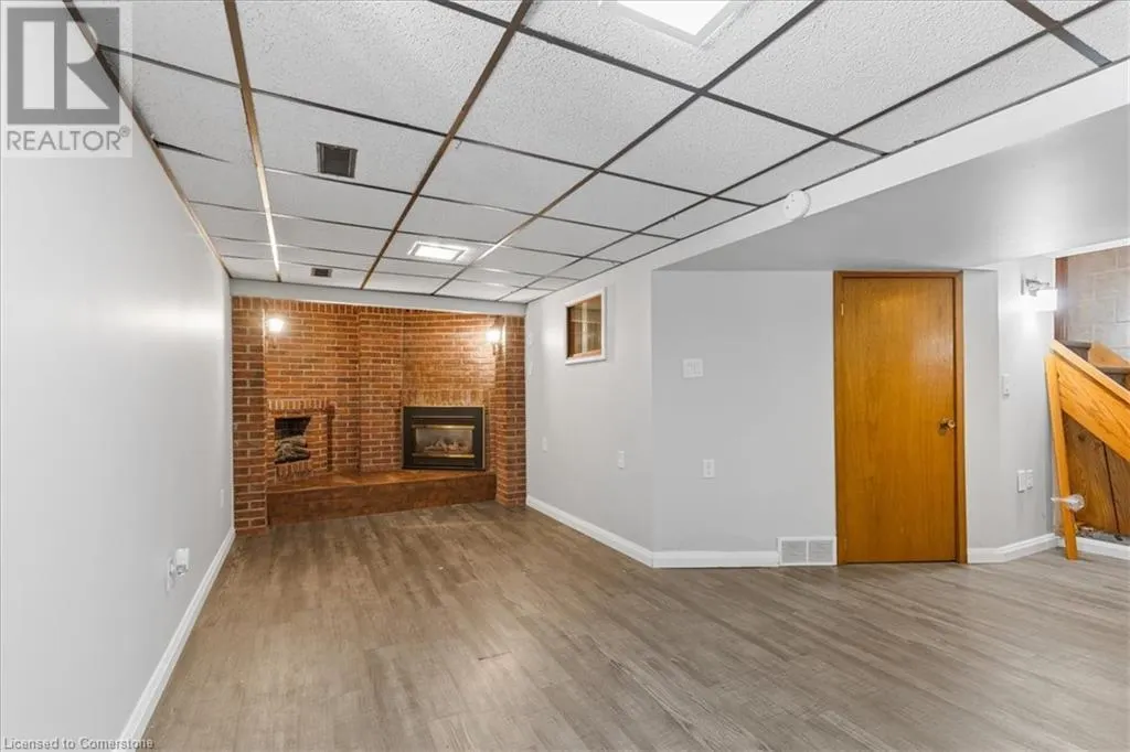 6 HERLAN Avenue